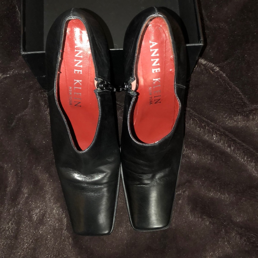 Anne Klein Side ZIP Black Leather Bootie-Size 8M